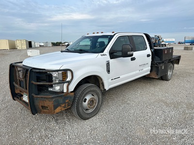 2019 Ford F-350 4x4 Crew Cab Flatbed Truck