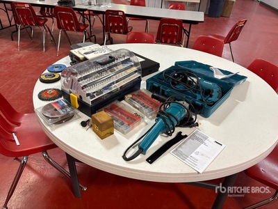 Makita 9005B 5 in Angle Grinder Divers - Outils à main