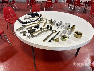 Quantity of Various Snowmobile Tools Divers - Outils à main