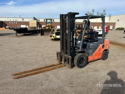 2014 Toyota 8FGU25 4500 lb Pneumatic Tire Forklift