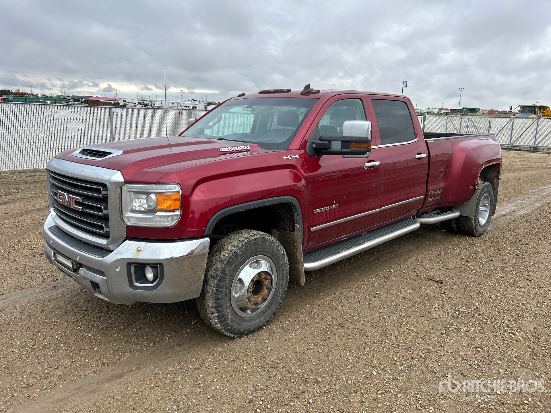 2018 GMC 3500HD SLT 4x4 Crew Cab بيك اب