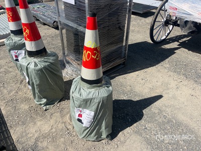 Quantity of (20) 15 In X 37 In Conos de trafico
