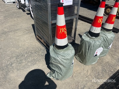 Quantity of (20) 15 In X 37 In Conos de trafico
