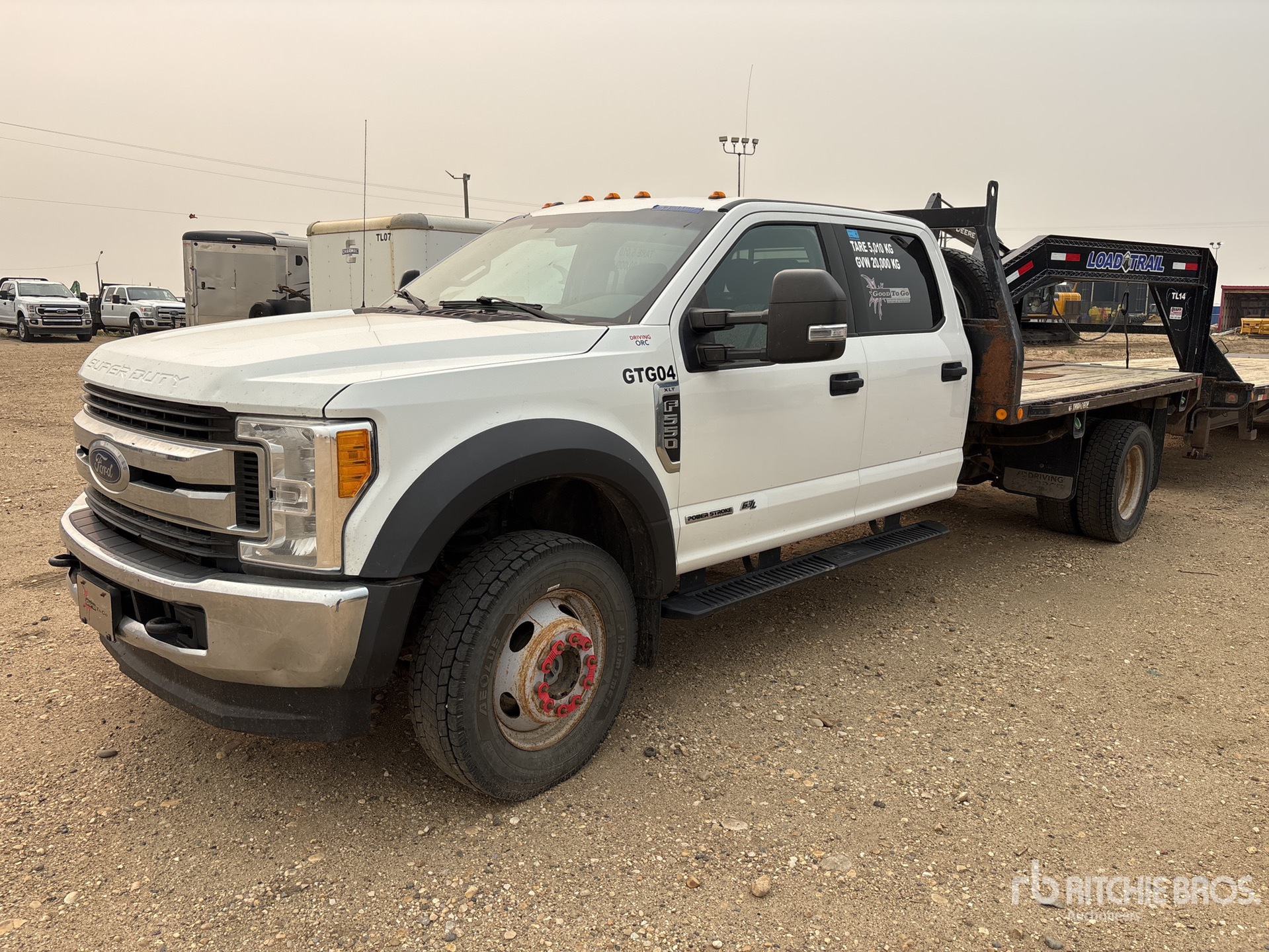 2017 Ford F-550 XLT 4x4 Crew Cab Flatbed Truck