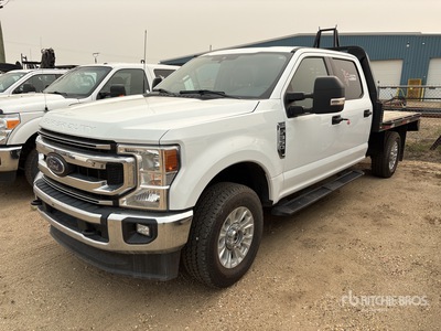 2022 Ford F-350 XLT 4x4 Crew Cab Flatbed Truck