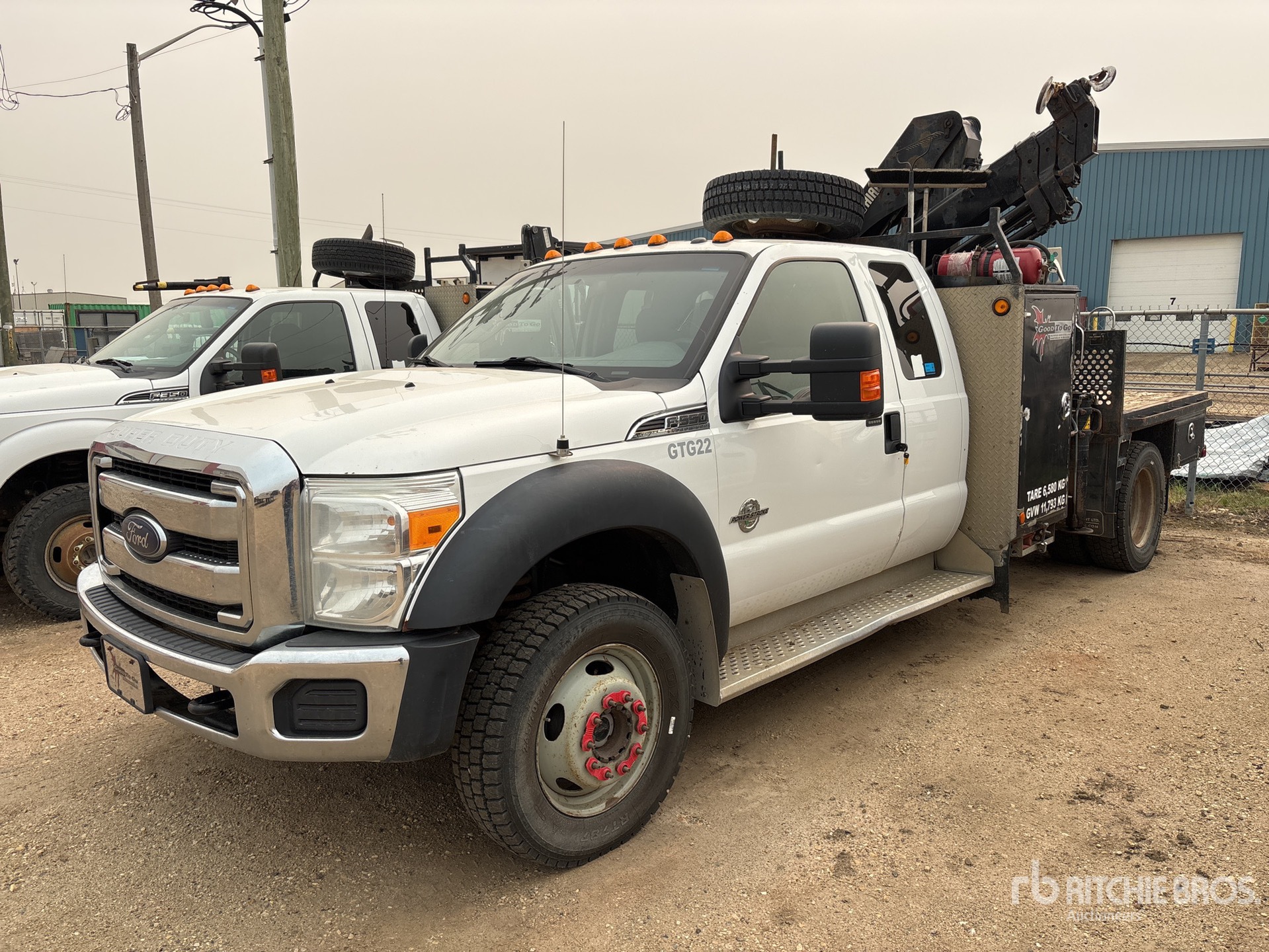 Hiab 077B-3 CLX 3350 kg Knuckle Boom on 2014 Ford F-550 XLT 4x4 Extended Cab Flatbed Truck with Crane