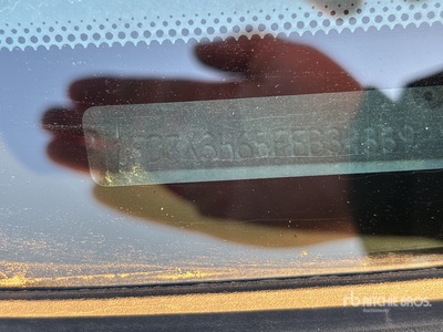 Hiab 033T-4 2310 kg Knuckle Boom on 2015 Ford F-350 XLT 4x4 Extended Cab Flatbed Truck w/Crane