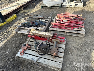 Quantity of (11) Collapsible Support De Tuyaux