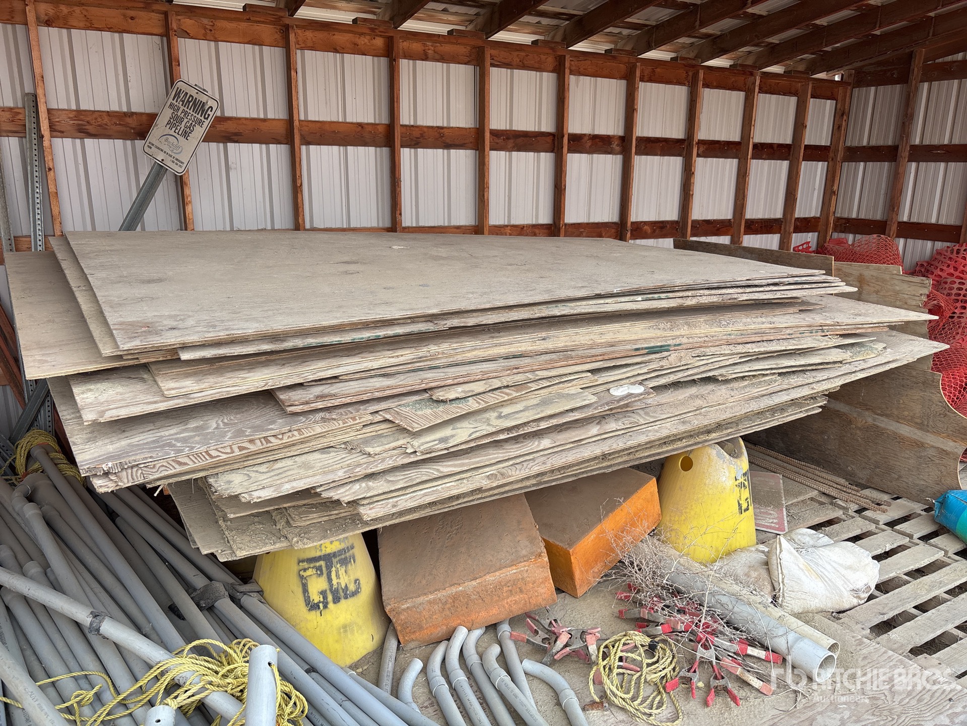 Quantity of 8 ft x 4 ft Contreplaqué