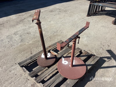 Quantity of (2) Adjustable Work Support Stands Varios, tienda, almacen, consumidor