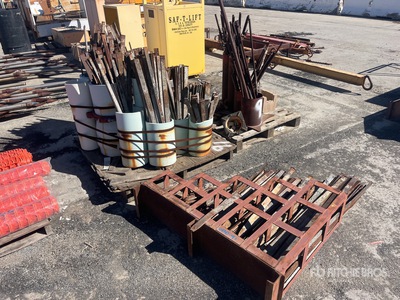 Quantity of Various Length Concrete Form Stakes Varios, tienda, almacen, consumidor