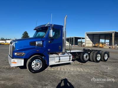 2022 Western Star 4900X 8x4 Tri/A Day Cab Truck Tractor