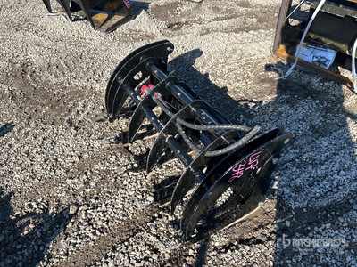 2025 GIYI GY-MCLG60 44 in Mini Skid Steer Grapple (Unused)