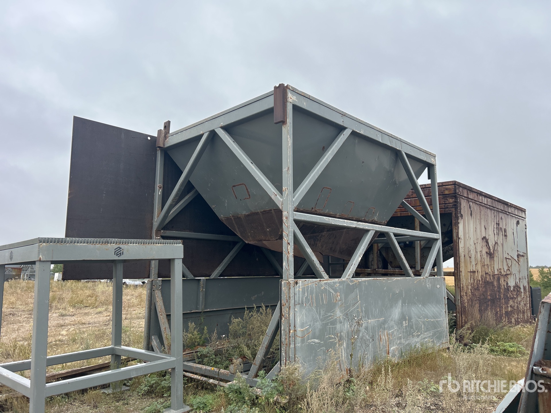 2012 PSI 9 ft 4 in x 14 ft 6 in 20 CU Meter 20 CU Yard Feed حاوية الكسارة