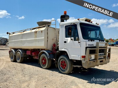 1987 Volvo FL7 20000 L 8x4 Twin-Steer شاحنة مياه (Inoperable)