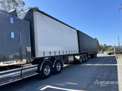 2004 MaxiTrans Curtain Side Trailer