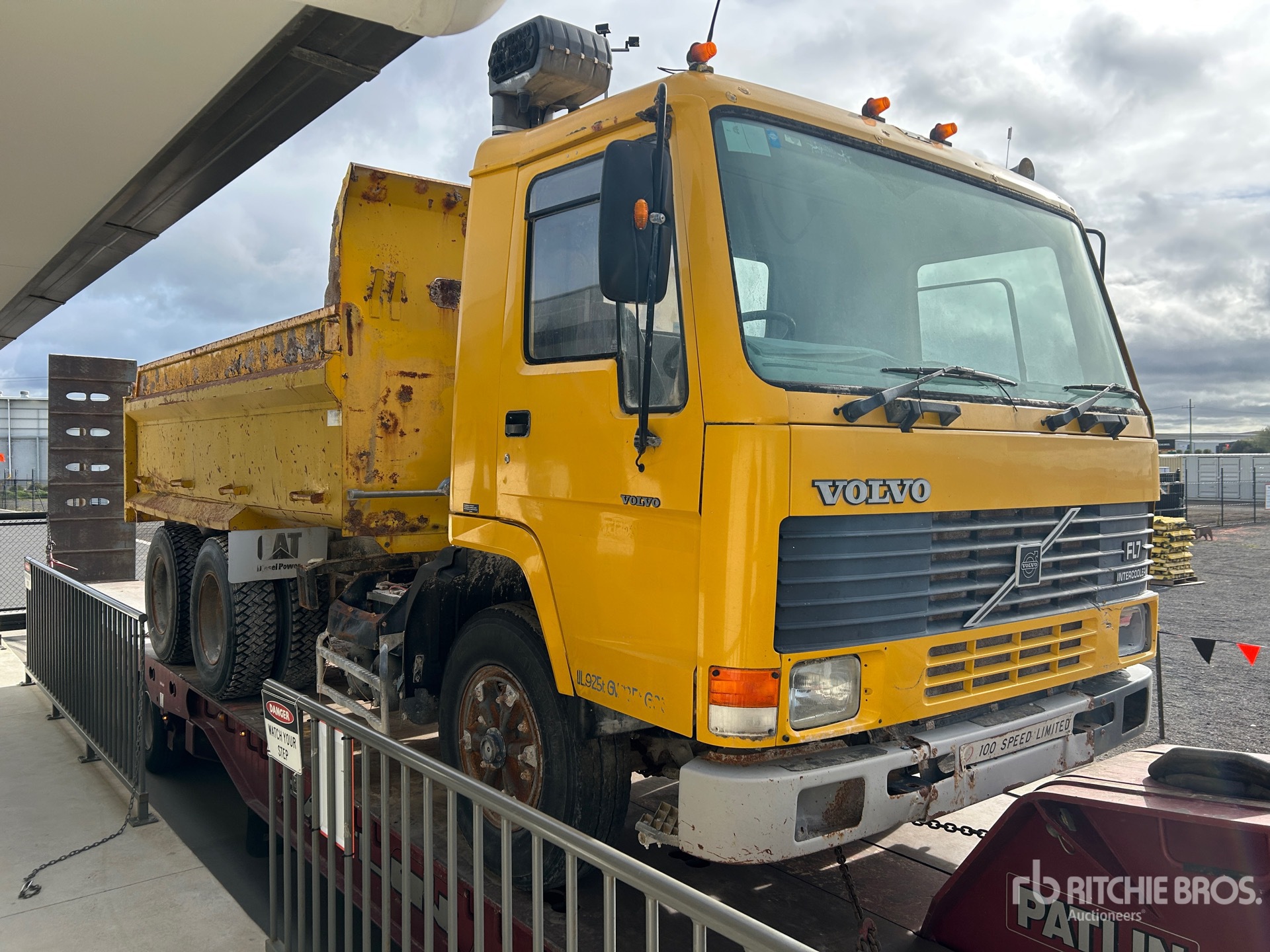 1991 Volvo FL7 6x4 T/A Dump Truck