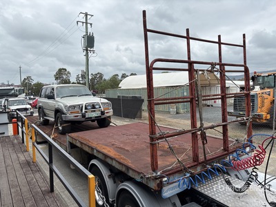 1993 AFM Ophee Tri/A Step Deck Trailer