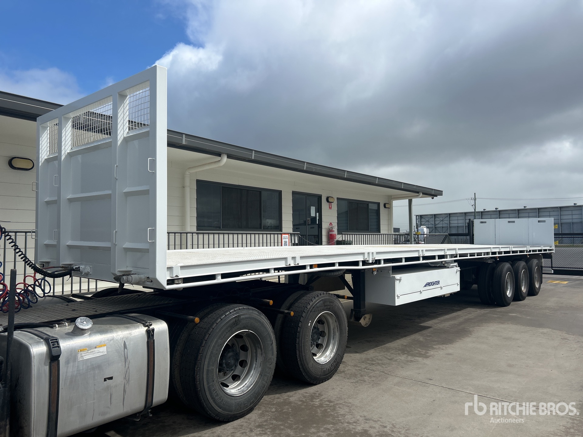 2018 MaxiTrans 14.5 m Tri/A Flatbed Trailer