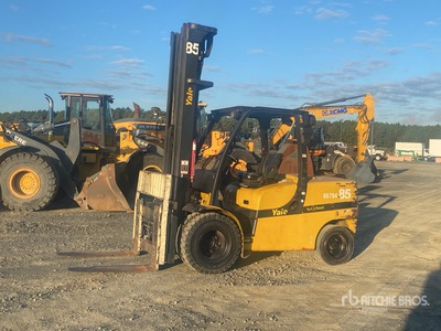 Yale GDP120VXNKGE132 12000 lb Pneumatic Tire Forklift