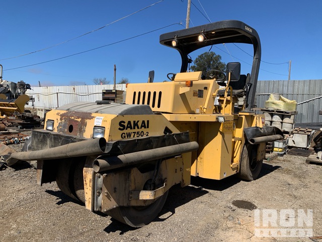 COMPACTADOR NEUMáTICO  SAKAI GW7502