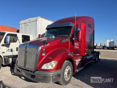 2015 Kenworth T680 6x4 T/A Sleeper Truck Tractor (Inoperable)