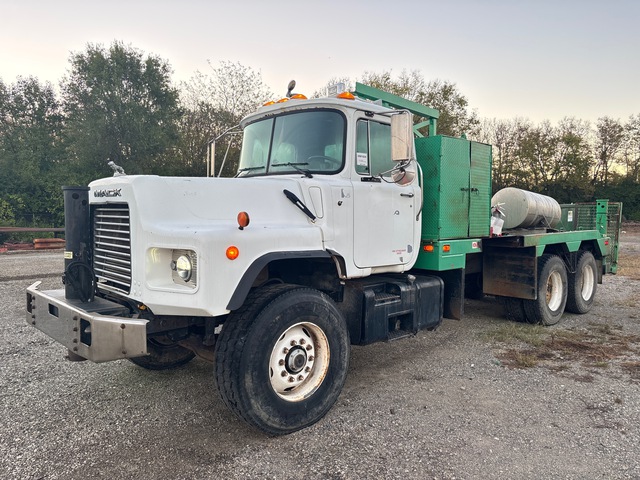 2000 Mack DM690S 6x4 Flatbed Truck