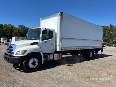 2018 Hino 338 4x2 شاحنة فان