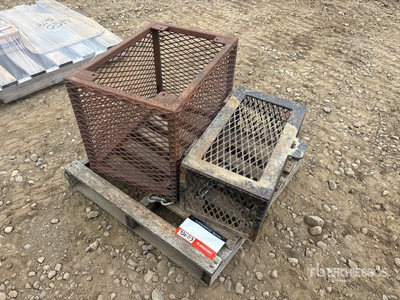 Quantity of (2) Deck Mount Storage Racks Accessori per autocarro