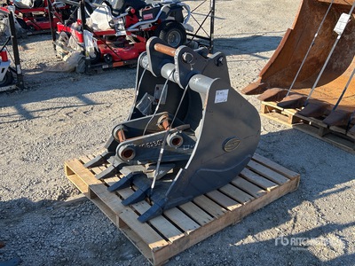 Strickland BT-8 30 in Digging Excavator Bucket - Fits Case 580N