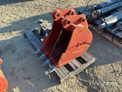 Strickland TB257 18 in Digging Excavator Bucket