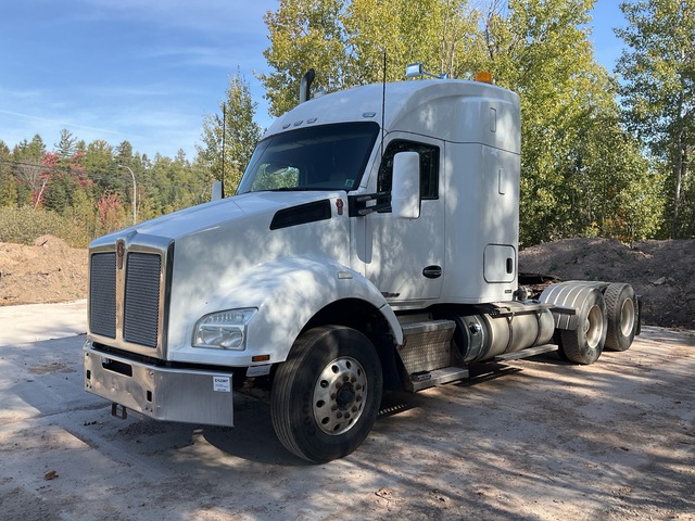 2018 Kenworth T880 6x4 T/A Sleeper Truck Tractor 2018 Kenworth T880 6x4 T/A Sleeper Truck Tractor