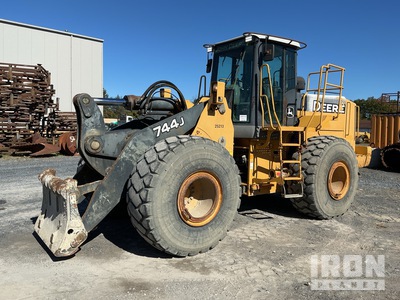 2005 John Deere 744J Wheel Loader