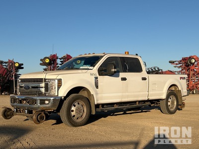 2019 FORD F350 XLT 4x4 Crew Cab Hi-Rail Pickup