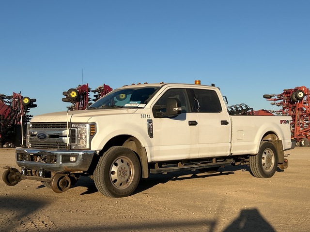 2019 FORD F350 XLT 4x4 Crew Cab Hi-Rail Pickup
