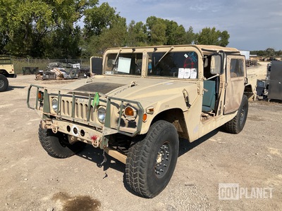 2005 AM General M1097R1 HMMWV 4 Door Soft Top w/Truck Body