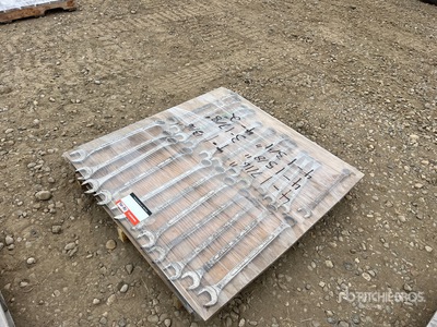Quantity of Wrenches أدوات يدوية متنوعة