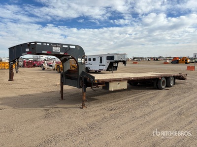 2013 Precision FG32BP-10SP 32 ft T/A Gooseneck Remolque Portamaquinaria