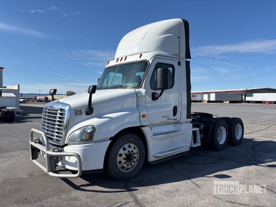 2017 Freightliner Cascadia 6x4 T/A Day Cab Truck Tractor