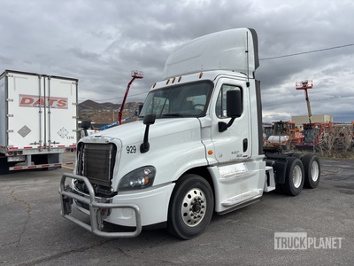2017 Freightliner Cascadia 125 6x4 T/A Day Cab Truck Tractor
