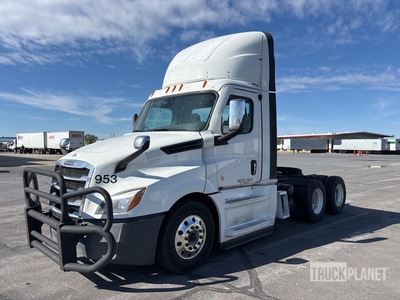 2020 Freightliner Cascadia 6x4 T/A Day Cab Truck Tractor