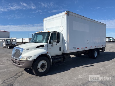 2007 International 4300 4x2 Camion fourgon