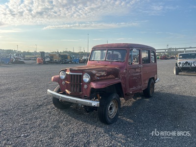 1955 Willys Familiar (Inoperable)
