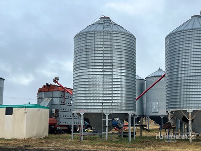 Behlen +/- 2600 bu 4 Ring Grain Bin