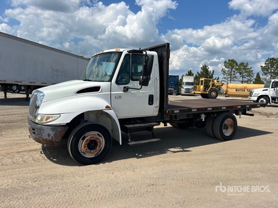 2007 International 4200 4x2 Flatbed Truck