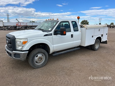 2014 Ford F-350 XL 4x4 Extended Cab Utility Truck