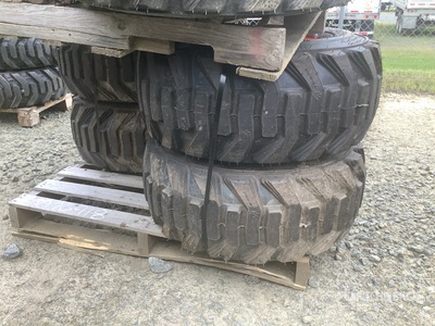 Quantity of (4) Bobcat 31-12-16.5 Équipements pour pneus (Unused)