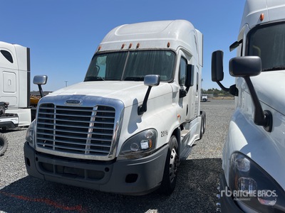 2016 Freightliner Cascadia 125 6x4 Cabeza Tractora Cabina Dormitorio (Inoperable)