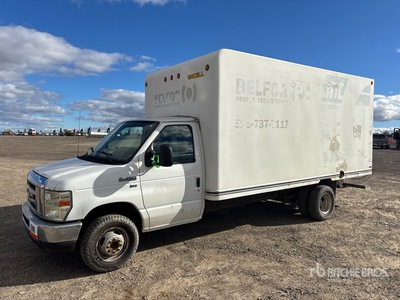 2010 Ford E-450 Super Duty 4x2 Gesloten vrachtwagen