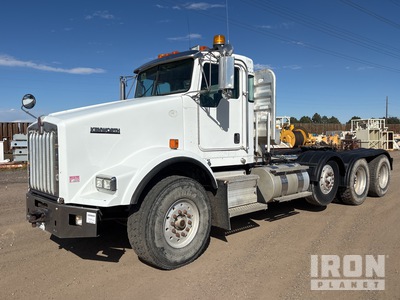 2009 Kenworth T800 8x4 Tri/A Day Cab Truck Tractor